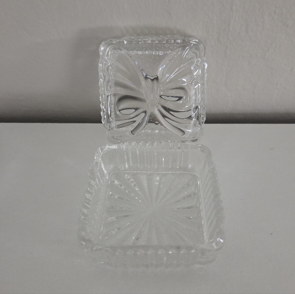 Vintage Crystal Clear 24% Lead Crystal Trinket Box with Bow Design